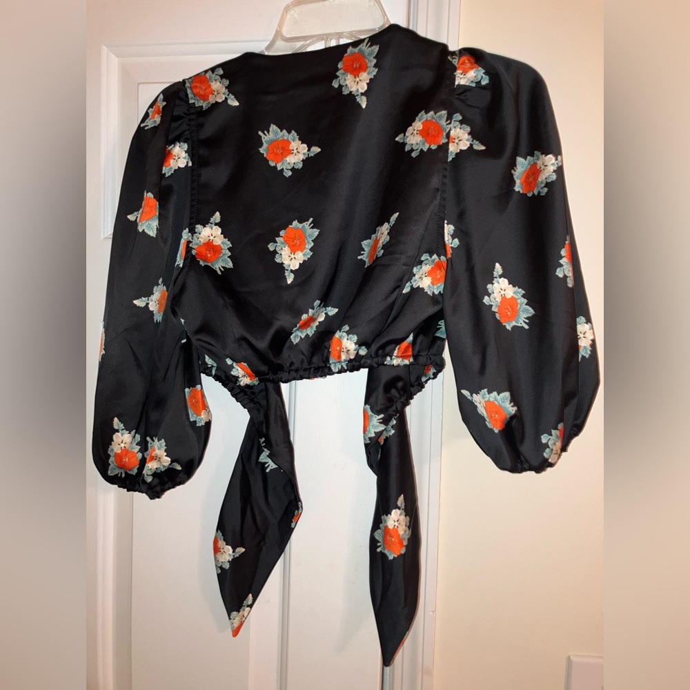Ganni crop top. Worn once. Good condition. Size medium. - Picture 3 of 3